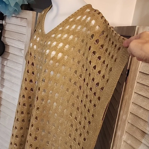 CW Classics brand Gold Tunic - Picture 3 of 9